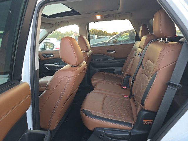 Certified 2025 Nissan Pathfinder Platinum w/ Cargo Package FWD image 3