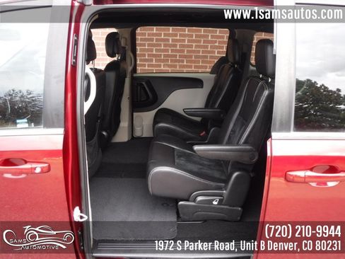 Used 2018 Dodge Grand Caravan SXT FWD image 17