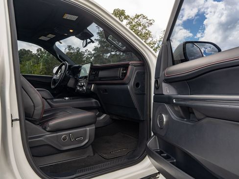 Used 2023 Ford Expedition Limited RWD image 12