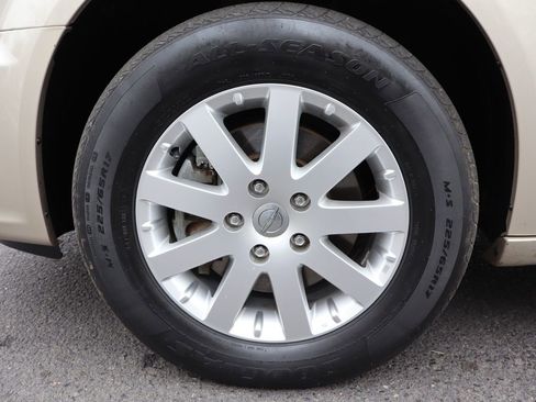 Used 2013 Chrysler Town & Country Touring image 40