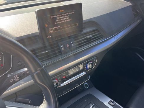 Used 2020 Audi Q5 2.0T Premium w/ Titanium Sport Package image 10