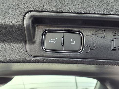 Used 2022 Ford Explorer XLT w/ Equipment Group 202A image 30