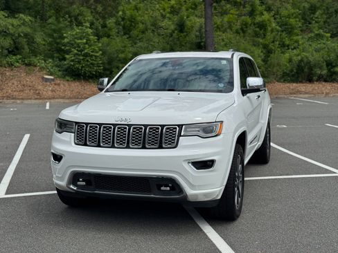 Used 2017 Jeep Grand Cherokee Overland AWD/4WD image 3