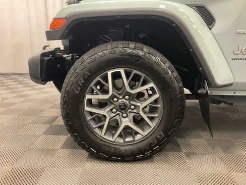 Used 2024 Jeep Wrangler Unlimited Sahara AWD/4WD image 8