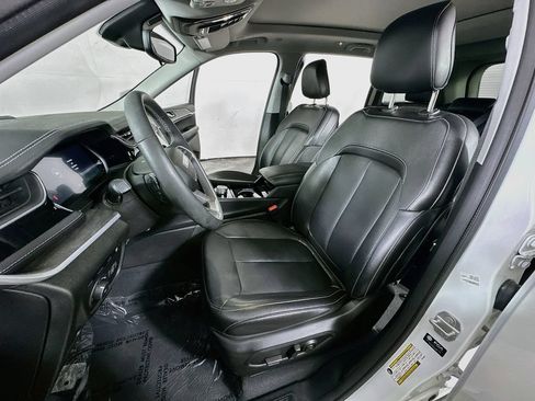 Used 2023 Jeep Grand Cherokee 4WD 4xe image 15