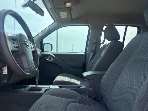 Used 2017 Nissan Frontier SV image 39