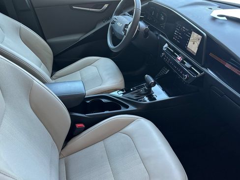 Used 2023 Kia Niro EX Touring FWD image 15