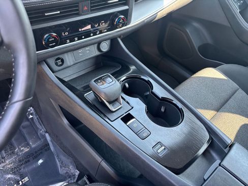 Used 2025 Nissan Rogue SV image 43