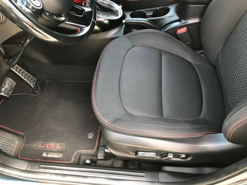 Used 2018 Kia Soul + image 12
