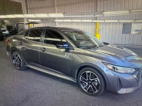 Certified 2025 Nissan Sentra SR FWD image 11