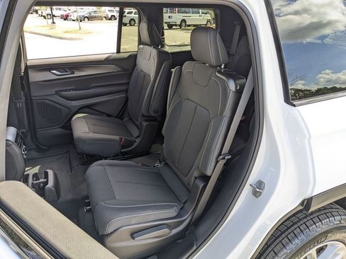 New 2026 Jeep Grand Cherokee L 2WD image 39