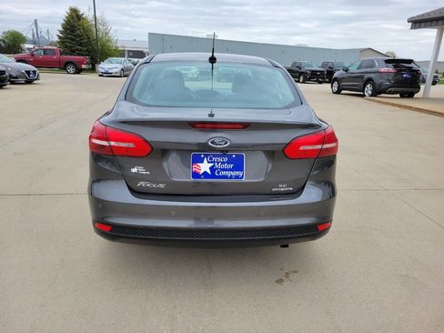 Used 2016 Ford Focus SE w/ Equipment Group 201A FWD image 4