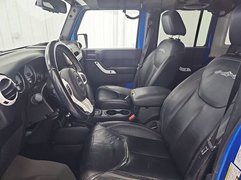 Used 2014 Jeep Wrangler Unlimited Sahara AWD/4WD image 9