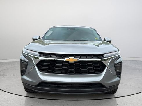Used 2026 Chevrolet Trax LS w/ LS Convenience Package FWD image 3