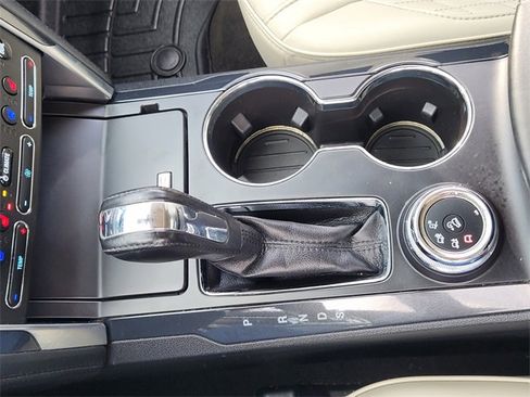 Used 2018 Ford Explorer Platinum image 21