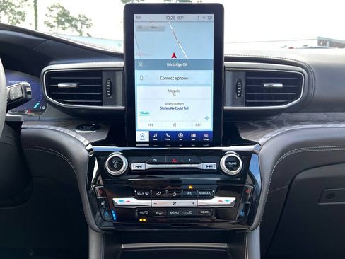 Used 2022 Ford Explorer Platinum w/ Equipment Group 601A AWD/4WD image 37