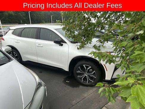 Used 2025 Toyota Crown Signia AWD/4WD image 12