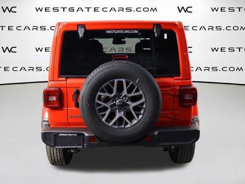 Used 2026 Jeep Wrangler Unlimited Sahara AWD/4WD image 11