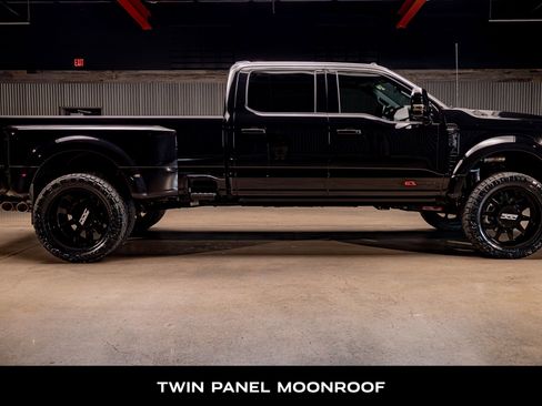 Used 2025 Ford F450 Platinum w/ FX4 Off-Road Package image 11