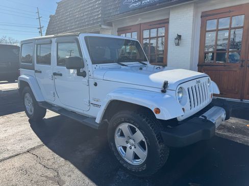 Used 2012 Jeep Wrangler Unlimited Sahara w/ Connectivity Group image 2