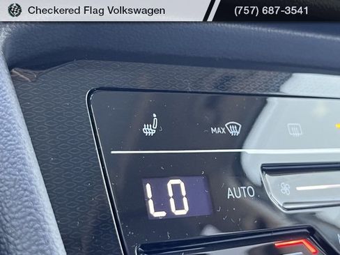 New 2025 Volkswagen Taos SE image 8