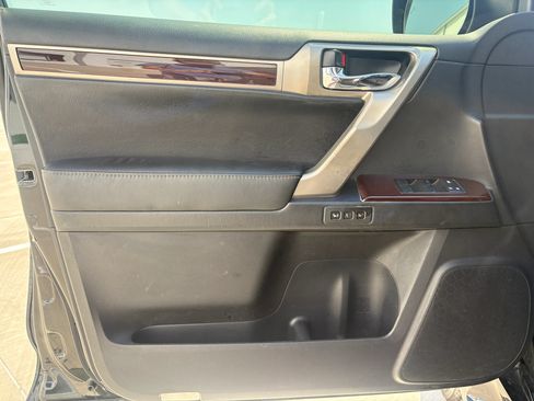 Used 2015 Lexus GX 460 w/ Premium Package AWD/4WD image 22