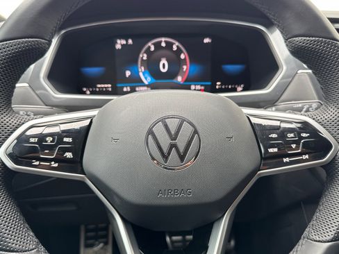 Used 2022 Volkswagen Tiguan SE R-Line AWD/4WD image 17