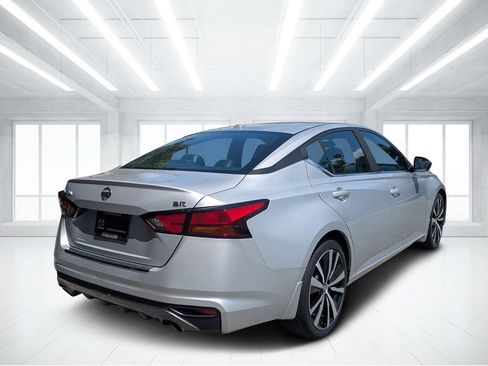 Used 2019 Nissan Altima 2.5 SR w/ SR Premium Package FWD image 3