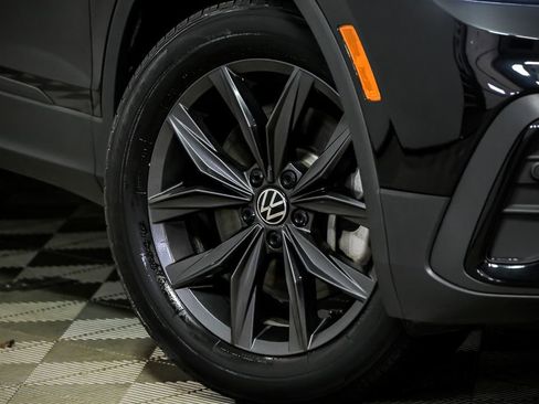 Certified 2023 Volkswagen Tiguan SE image 3