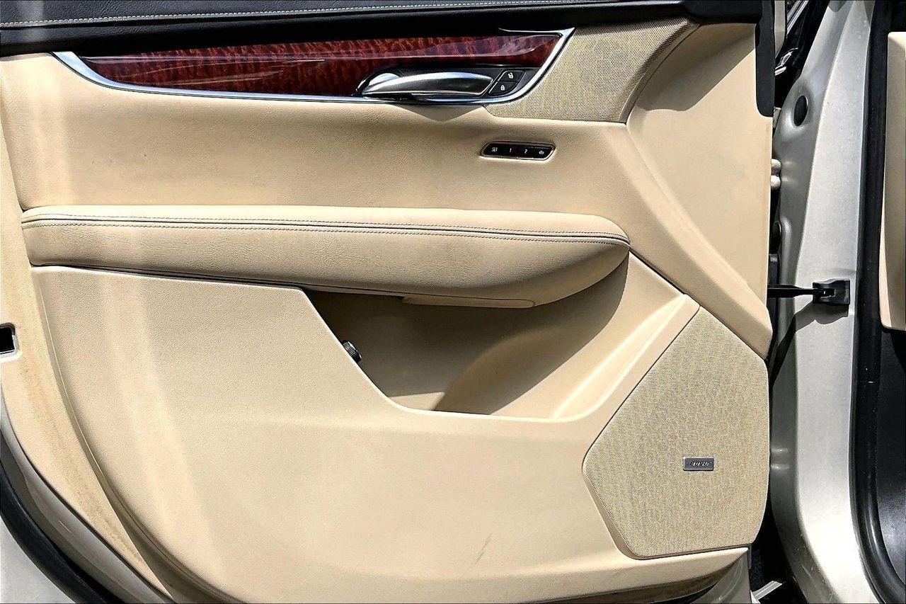 Used 2017 Cadillac XT5 Luxury w/ Driver Awareness Package FWD image 17