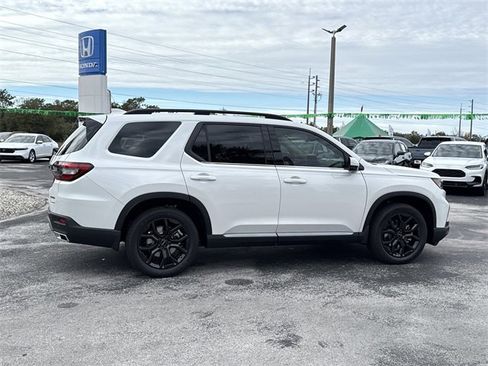 New 2025 Honda Pilot Touring image 7