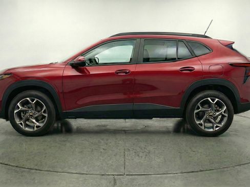 Used 2025 Chevrolet Trax LT w/ LT Convenience Package image 5