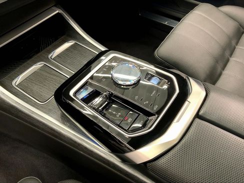 Used 2024 BMW i7 eDrive50 RWD image 16