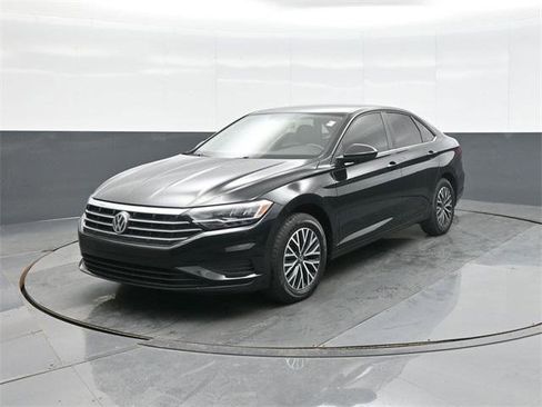 Used 2021 Volkswagen Jetta SE image 3