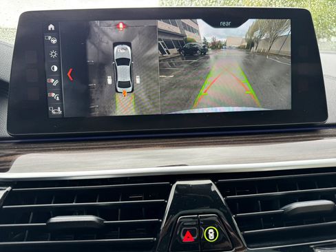Used 2018 BMW 530e xDrive AWD/4WD image 40