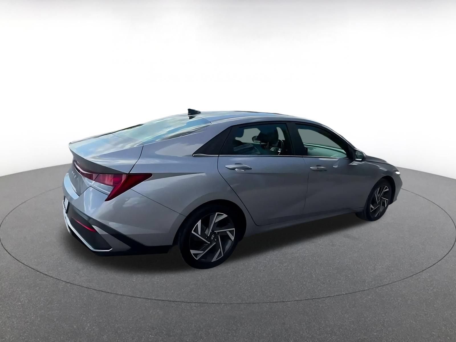 Used 2025 Hyundai Elantra SEL FWD image 14