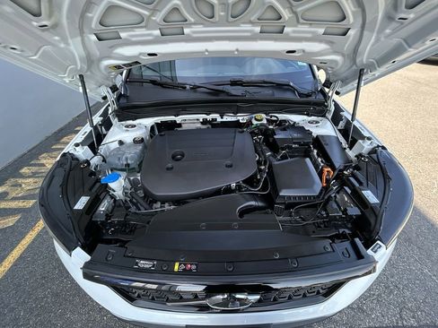 Certified 2023 Volvo XC40 B5 Plus w/ Protection Package Premier AWD/4WD image 14