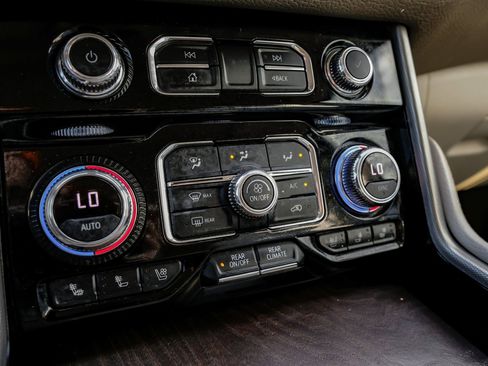 Used 2021 GMC Yukon XL Denali image 30