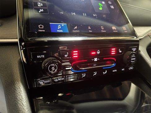 Used 2022 Jeep Grand Cherokee L Limited image 30