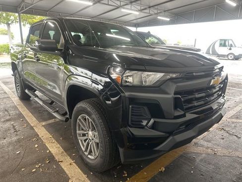 Used 2024 Chevrolet Colorado LT image 1