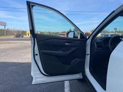 Certified 2023 Nissan Rogue SV w/ SV Premium Package image 8