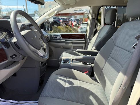 Used 2010 Chrysler Town & Country Touring w/ Entertainment Group #2 image 29