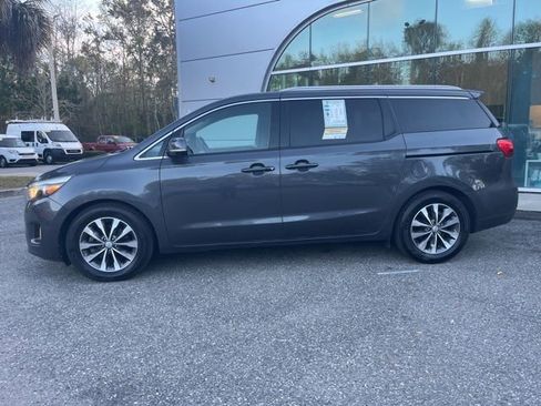 Used 2017 Kia Sedona SX image 2