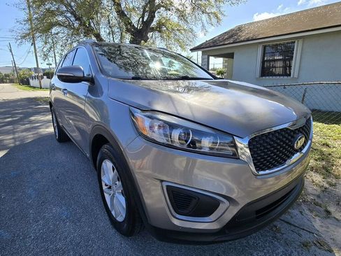 Used 2017 Kia Sorento AWD image 2