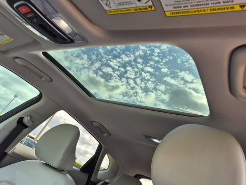 Used 2024 Hyundai Kona Limited FWD image 23