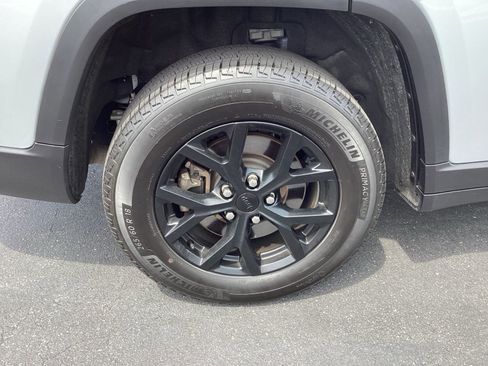 Used 2024 Jeep Grand Cherokee L Laredo image 23