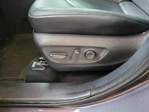 Used 2024 Toyota Highlander XLE image 14