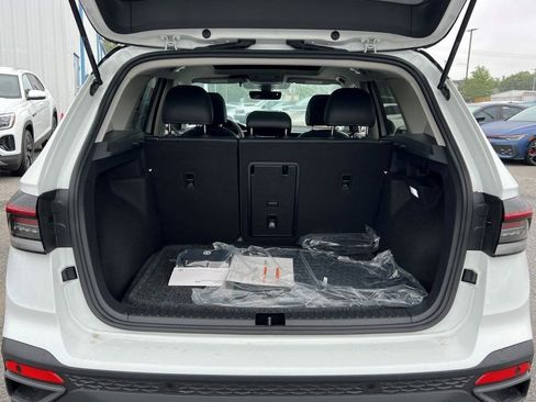 New 2025 Volkswagen Taos SE image 14