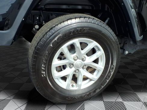 Used 2023 Jeep Gladiator Sport AWD/4WD image 29
