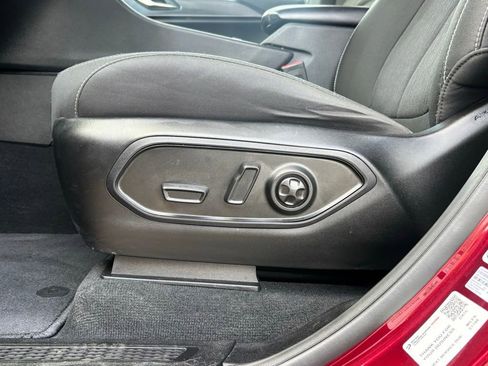 Used 2025 Jeep Grand Cherokee L Laredo image 13